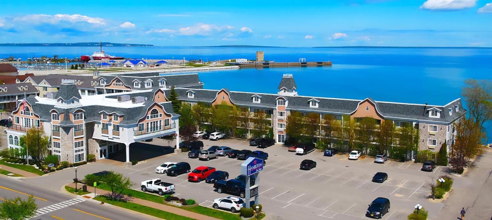 Hamilton Inn Select Beachfront Mackinaw City Extérieur photo