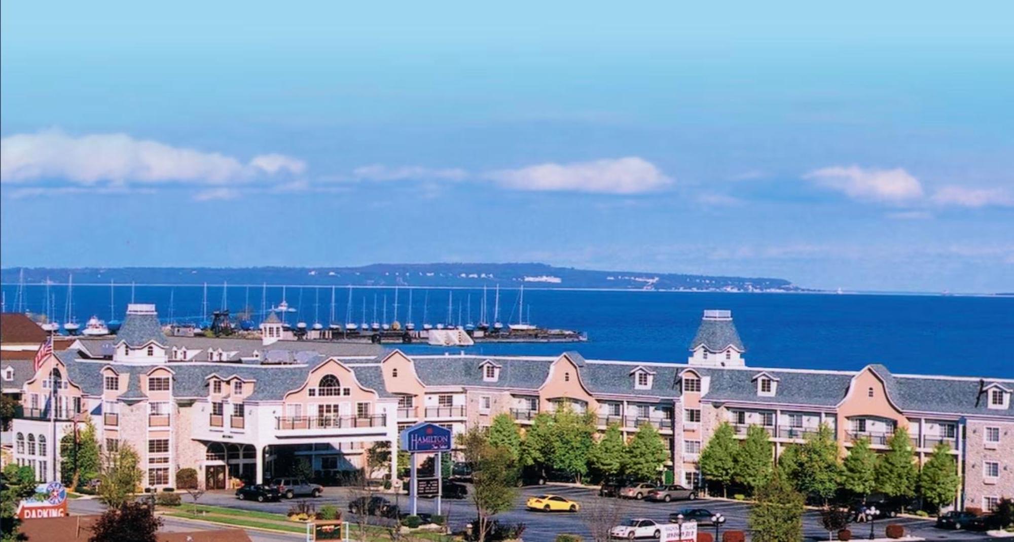 Hamilton Inn Select Beachfront Mackinaw City Extérieur photo