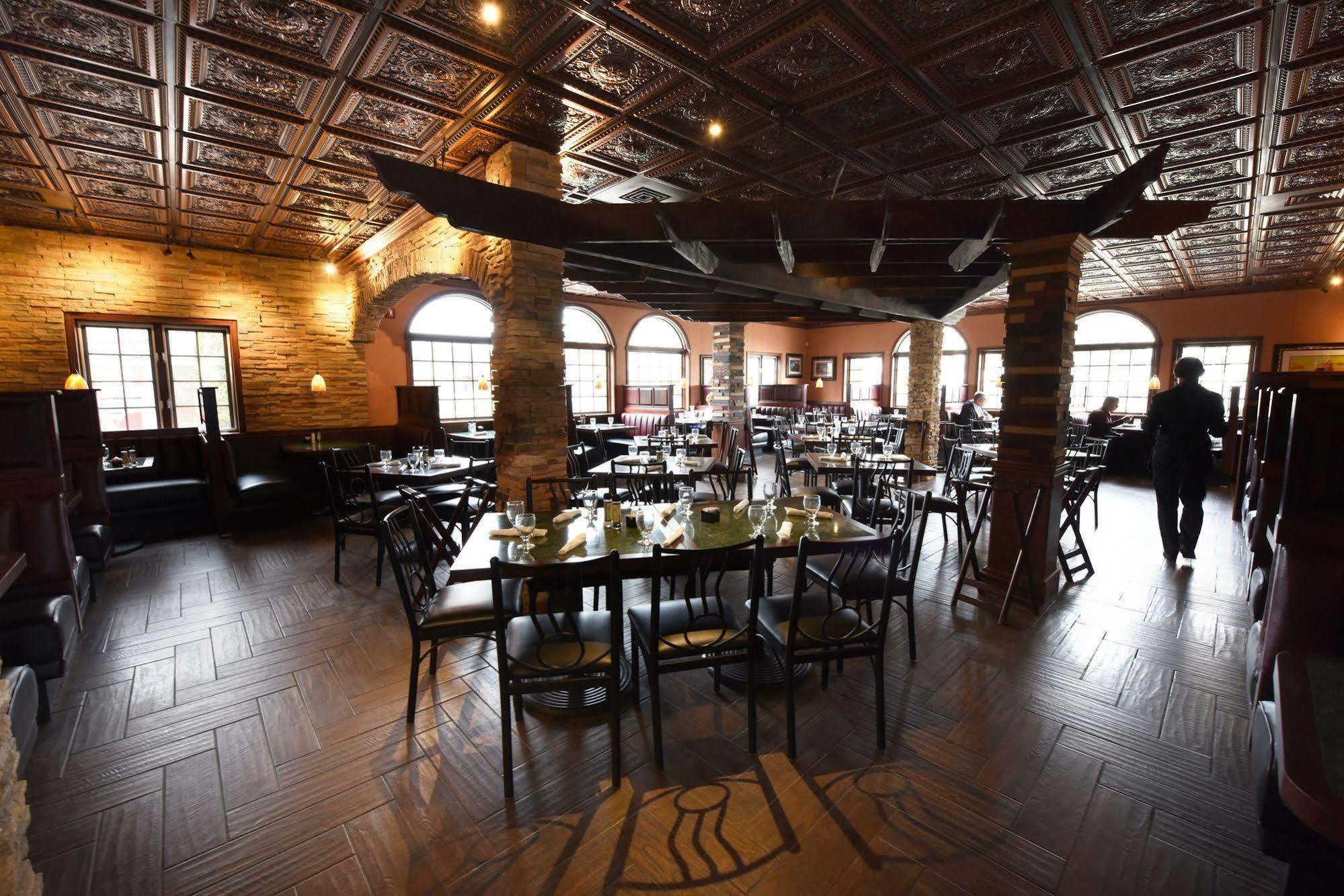 Hamilton Inn Select Beachfront Mackinaw City Extérieur photo
