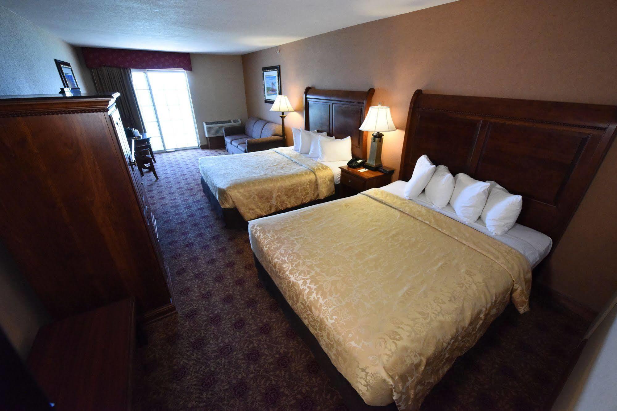 Hamilton Inn Select Beachfront Mackinaw City Extérieur photo