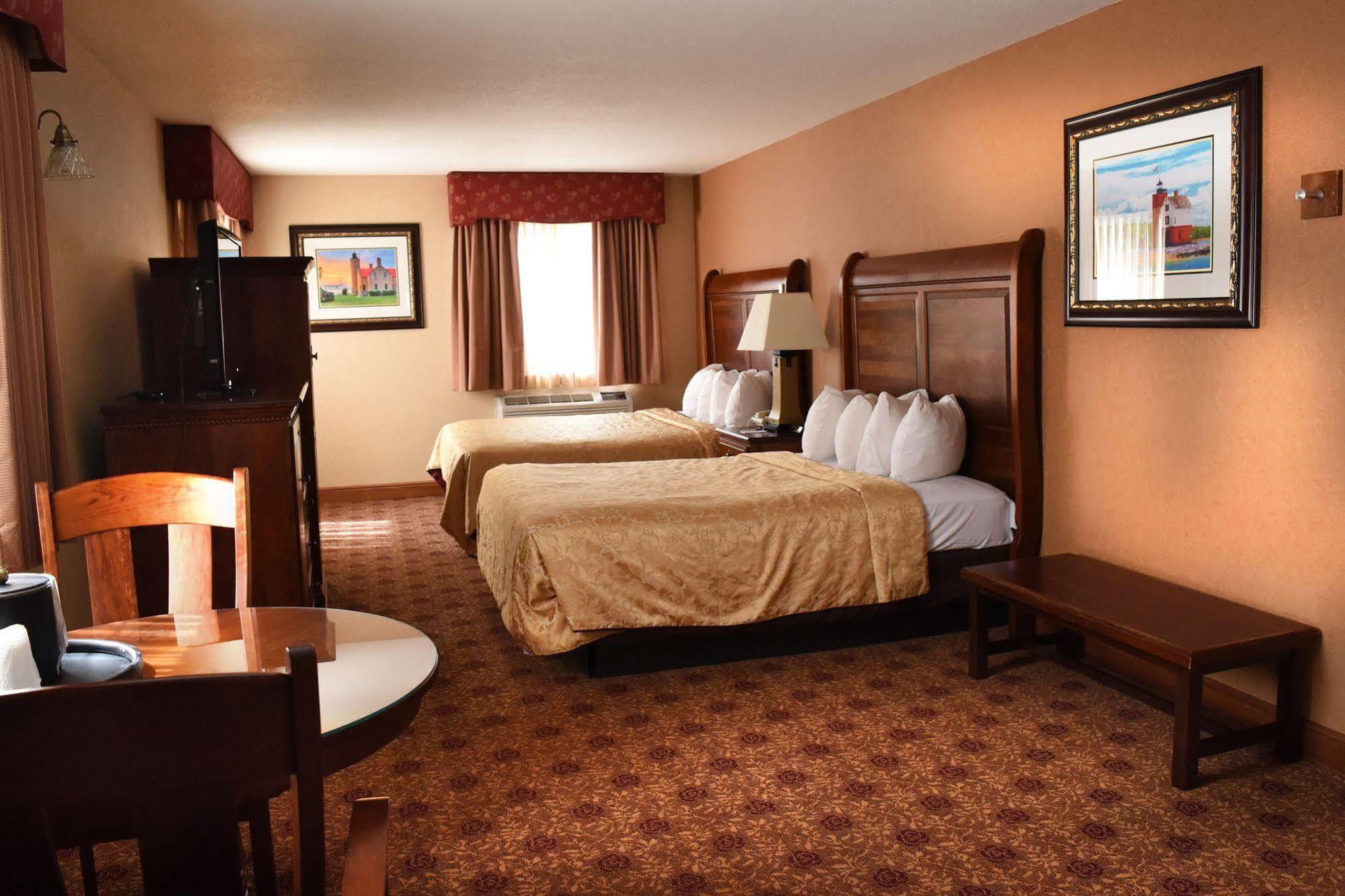 Hamilton Inn Select Beachfront Mackinaw City Extérieur photo