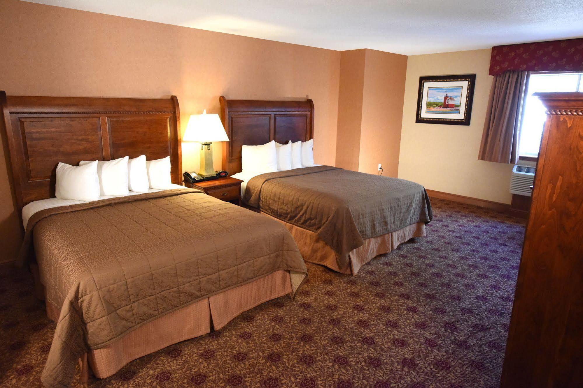 Hamilton Inn Select Beachfront Mackinaw City Extérieur photo