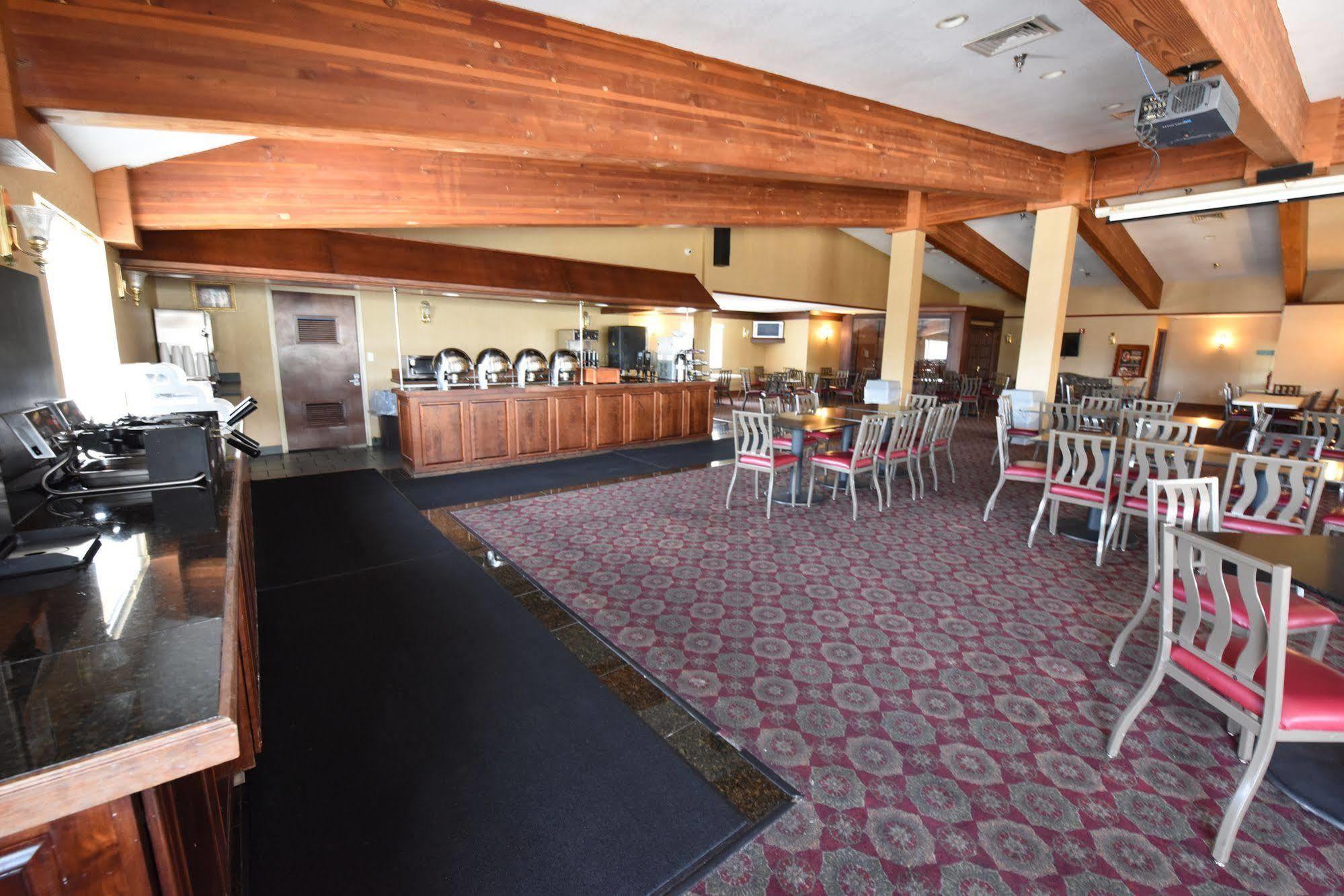 Hamilton Inn Select Beachfront Mackinaw City Extérieur photo