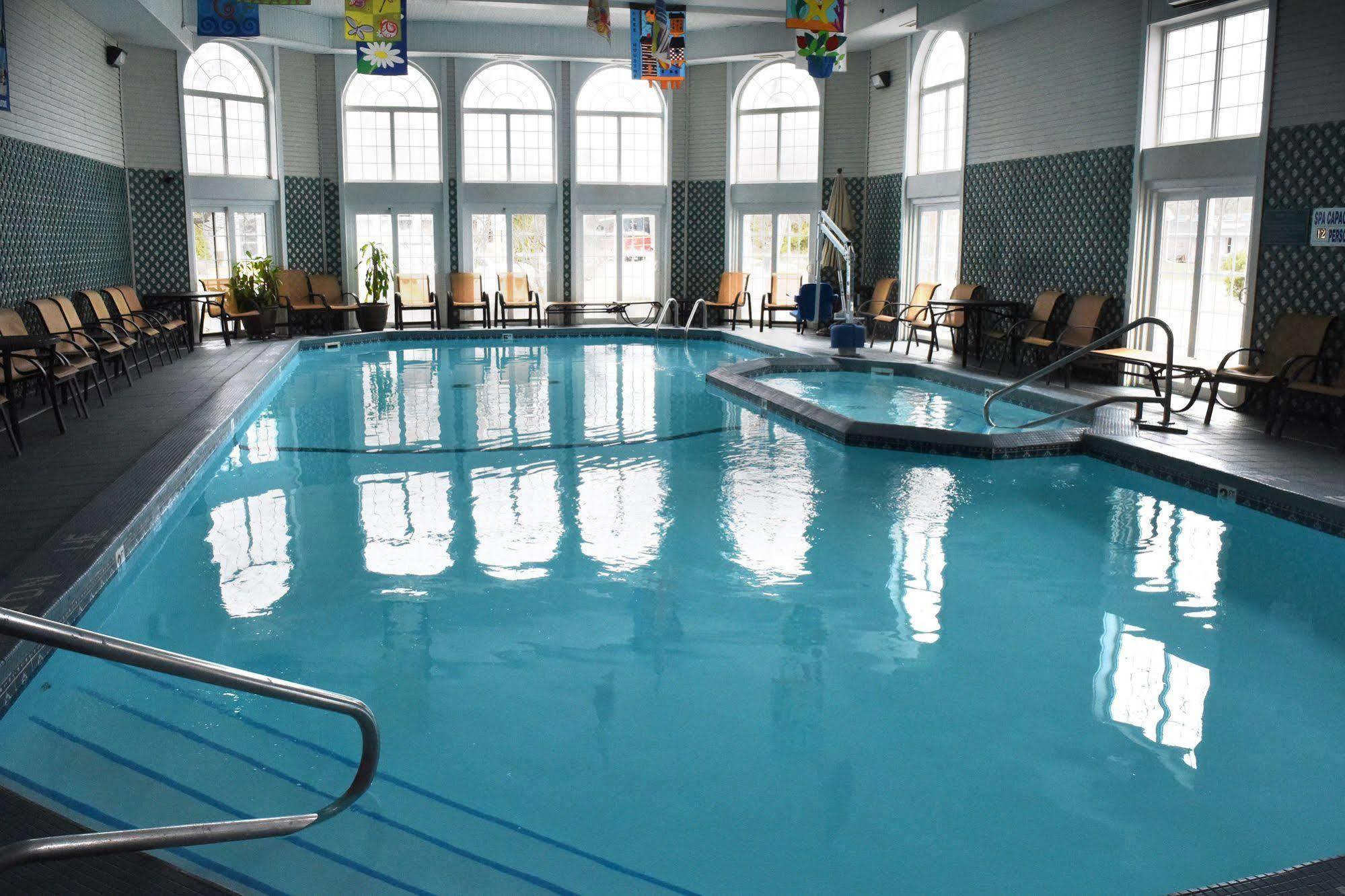 Hamilton Inn Select Beachfront Mackinaw City Extérieur photo